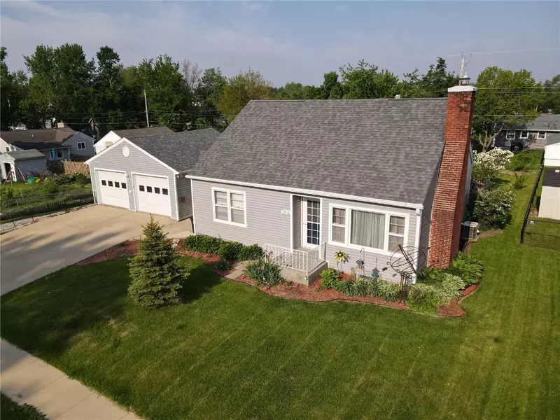 1160 27th ST, Marion, IA 52302