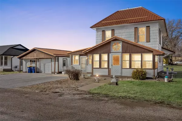 423 Water St, West Branch, IA 52358