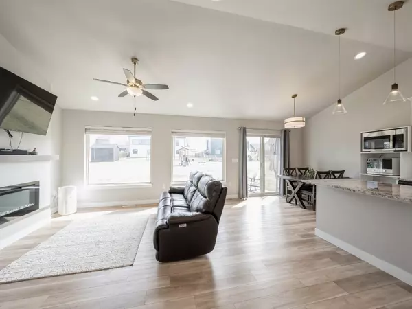 Tiffin, IA 52340,203 Dogwood LN