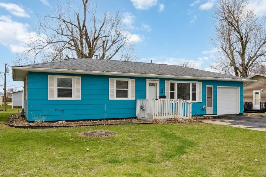 1107 Raney ST, Hiawatha, IA 52233