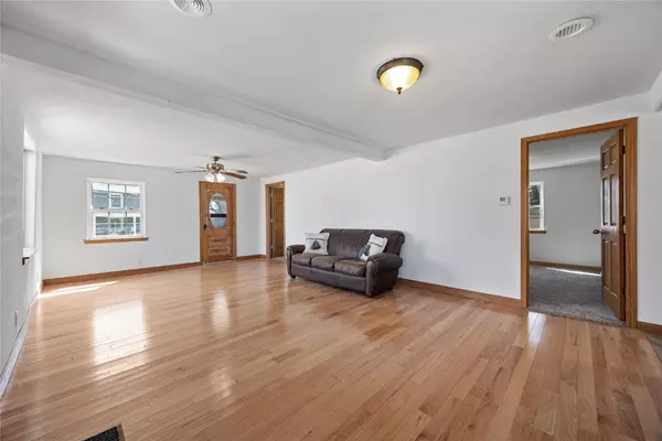 Independence, IA 50644,320 6th ST SE