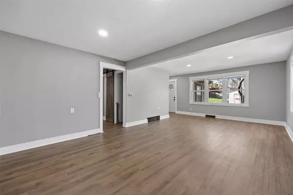 Anamosa, IA 52205,203 E Webster ST