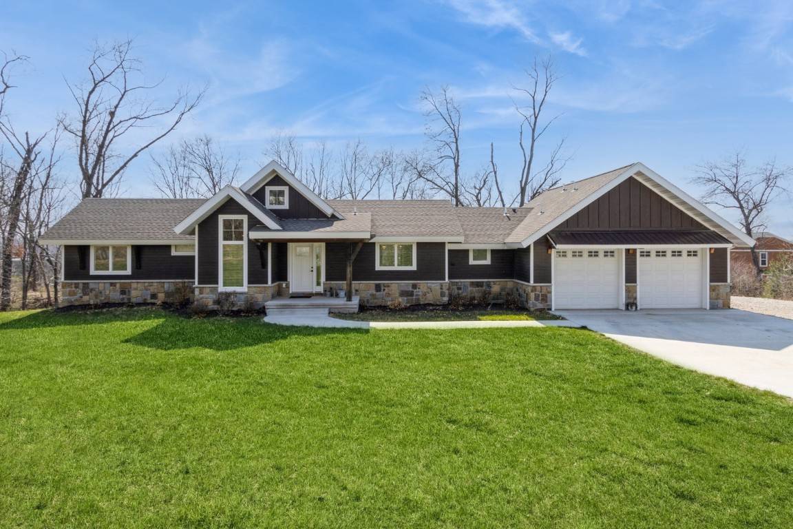 3625 Rogers RD NW, Cedar Rapids, IA 52405