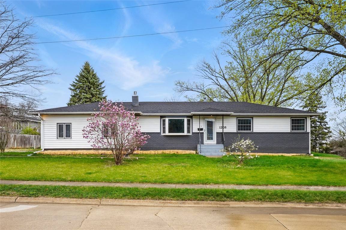 1208 Wylde Green RD, Iowa City, IA 52246