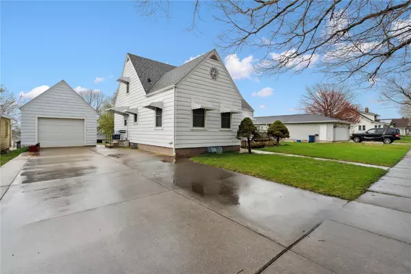 Mechanicsville, IA 52306,502 W 1ST ST
