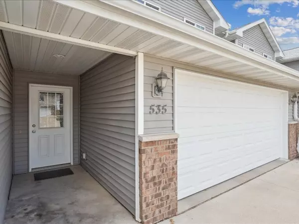 Tiffin, IA 52340,535 E Goldfinch