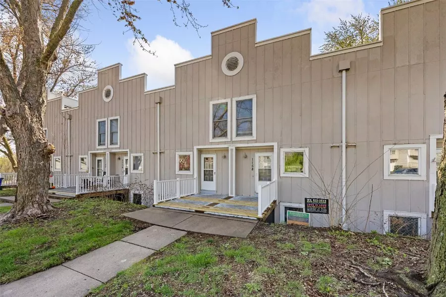 1156 Cambria Ct, Iowa City, IA 52246