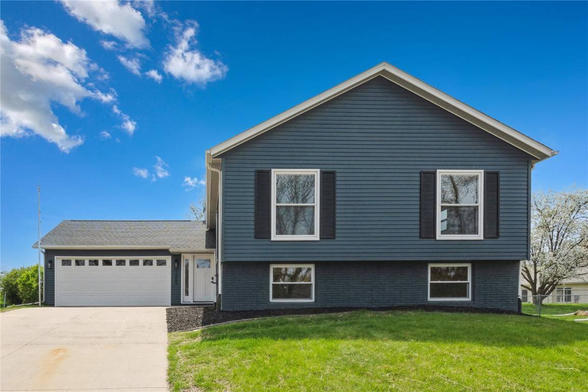7009 Windwood LN NE, Cedar Rapids, IA 52402