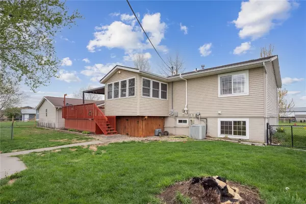 Palo, IA 52324,44 Thompson DR