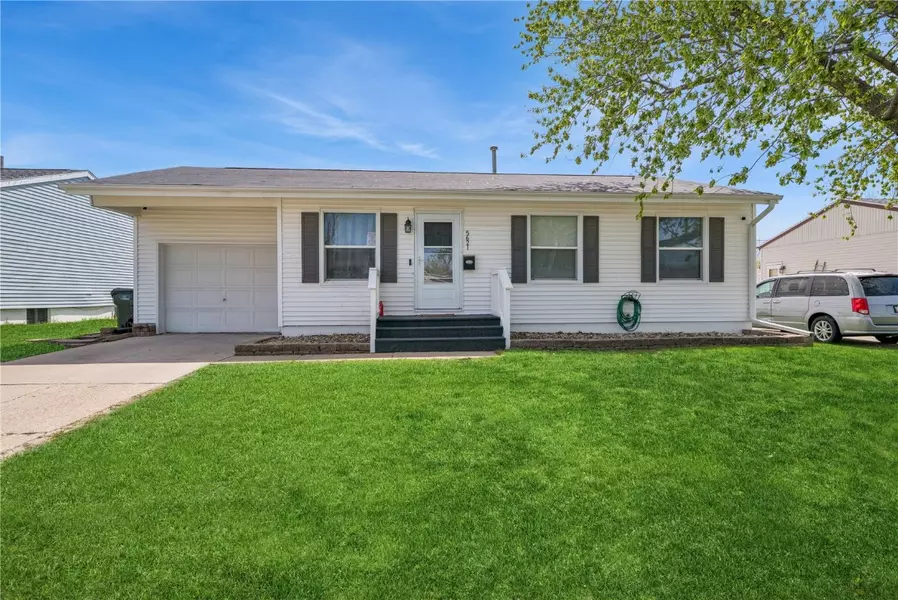 5621 Plainview DR NW, Cedar Rapids, IA 52405