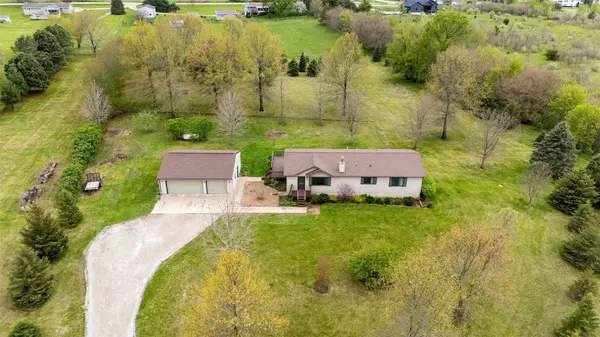 Center Point, IA 52213,4442 Lewis Access RD