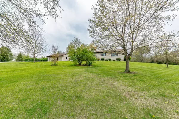 Center Point, IA 52213,4442 Lewis Access RD