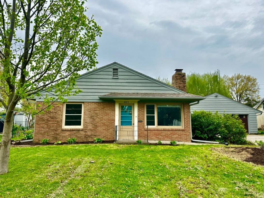 Iowa City, IA 52240,2105 Muscatine AVE