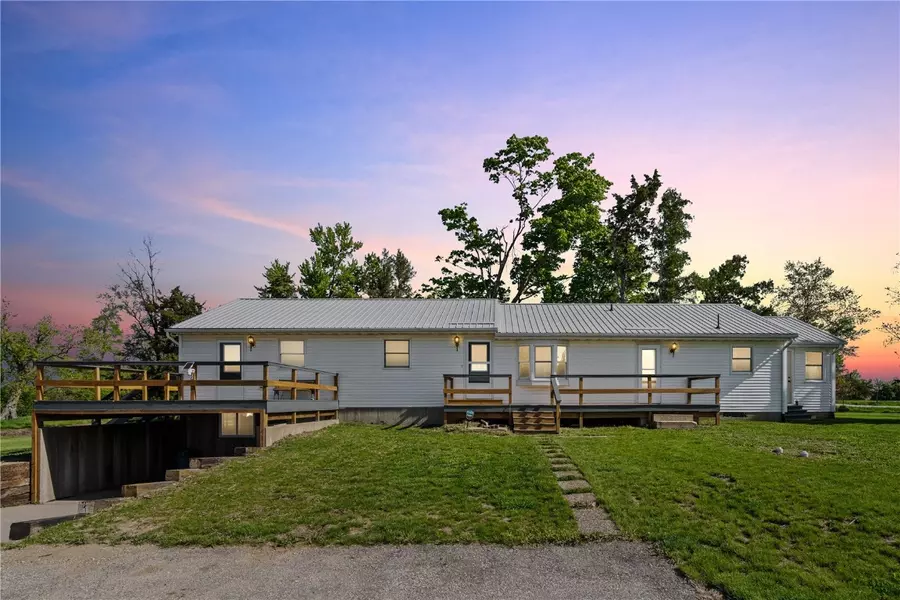 6119 28th Ave Dr, Vinton, IA 52349