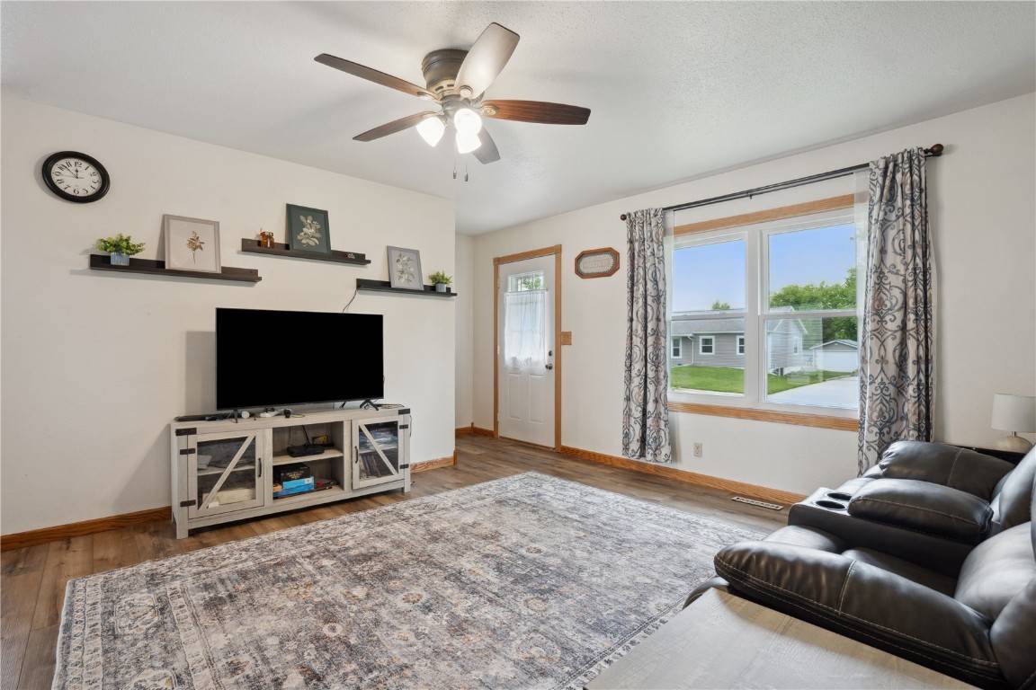 Springville, IA 52336,120 Circle DR