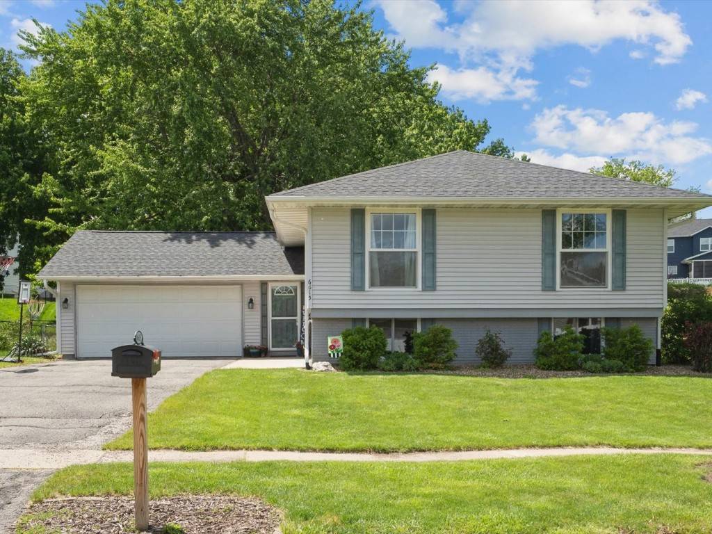 6615 Brentwood Dr NE, Cedar Rapids, IA 52402