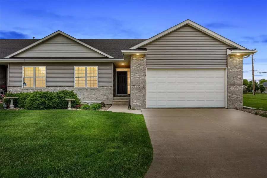 4865 Hunters Glen CIR, Marion, IA 52302