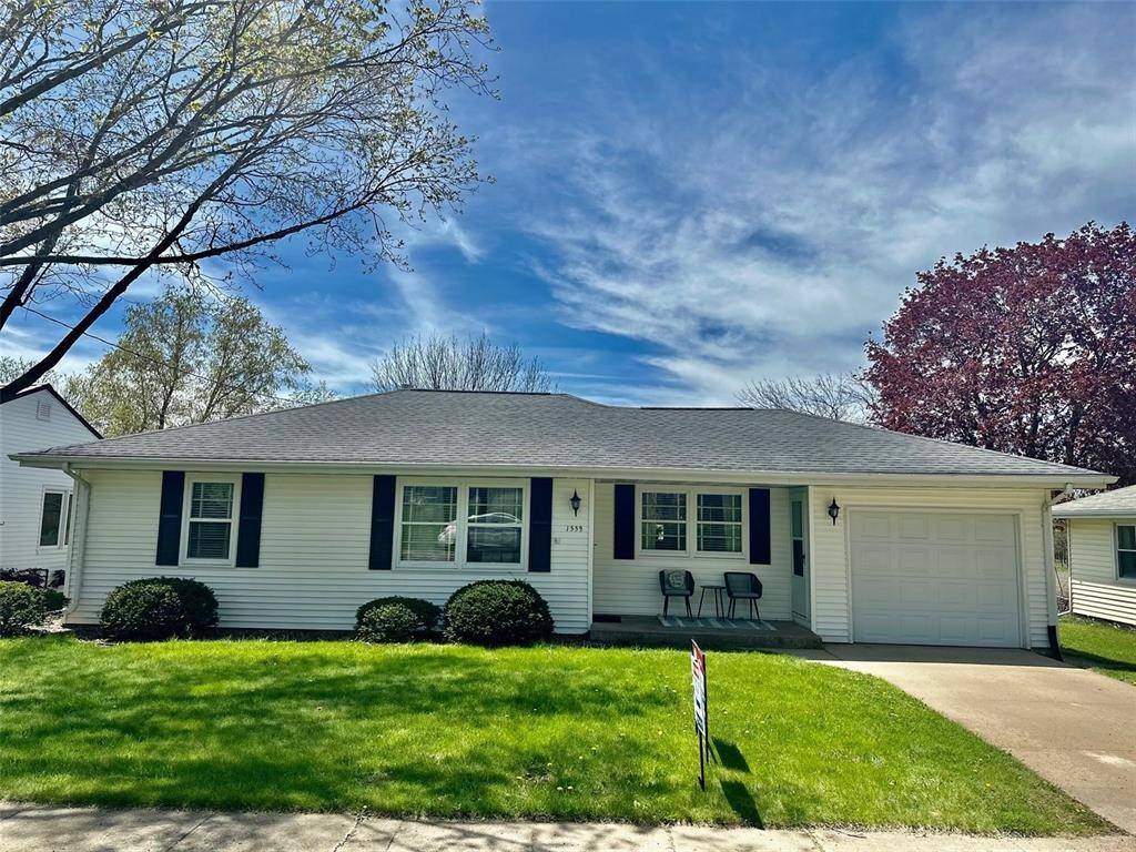 1339 Summit ST, Center Point, IA 52213