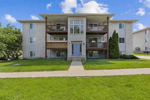 Iowa City, IA 52246,72 West Side DR