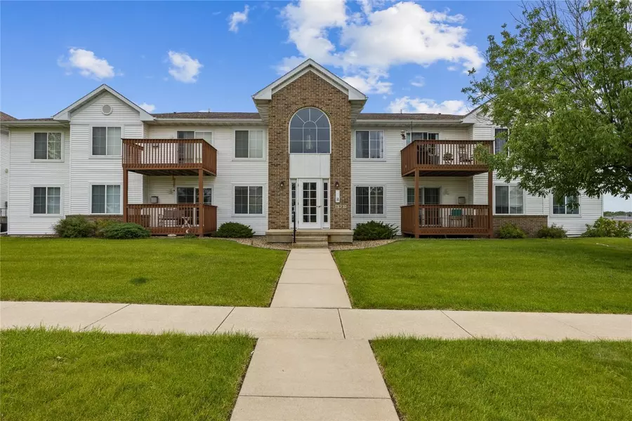 5525 Kacena AVE #7, Marion, IA 52302