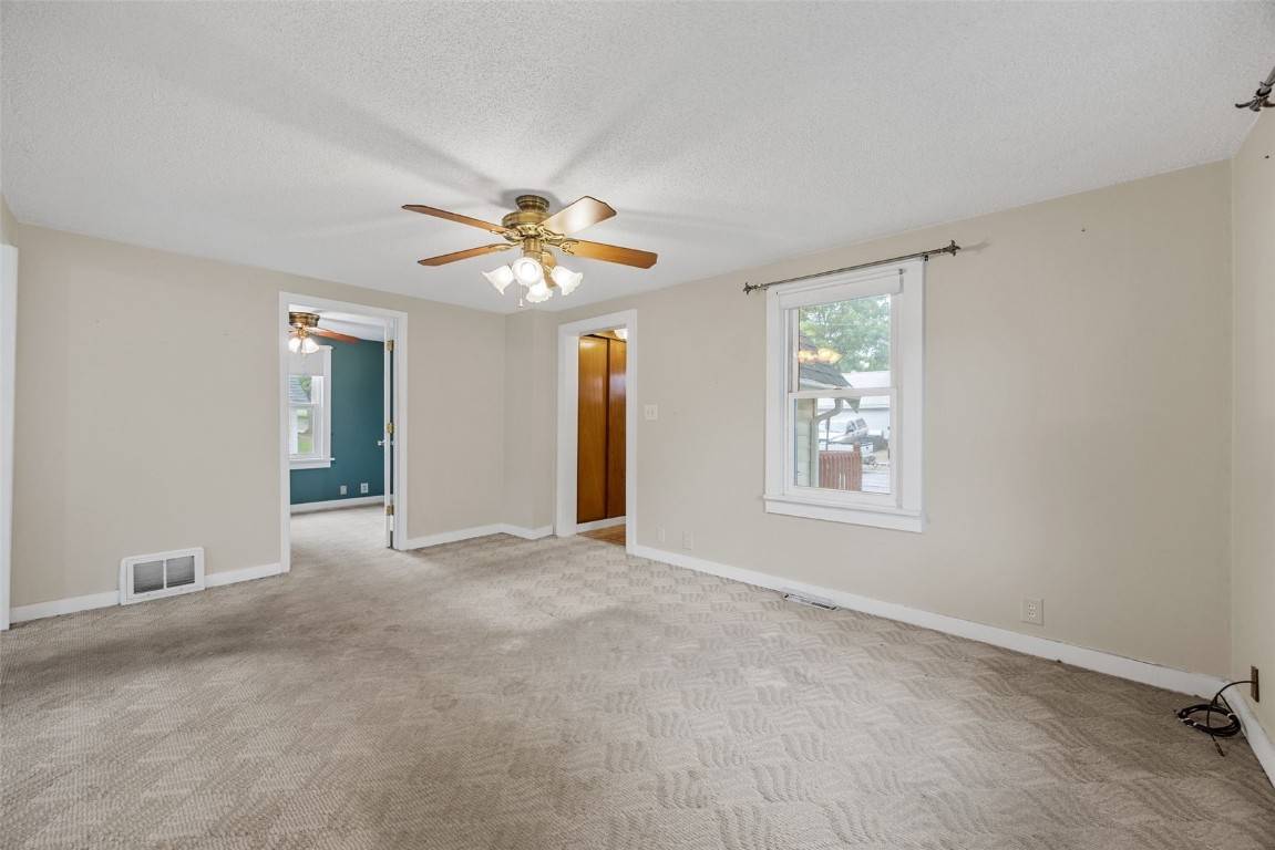 Vinton, IA 52349,901 E 3rd ST