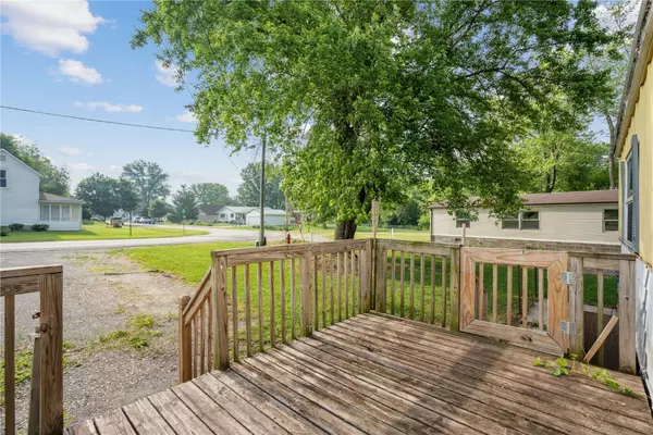 Oxford, IA 52322,101 N High AVE