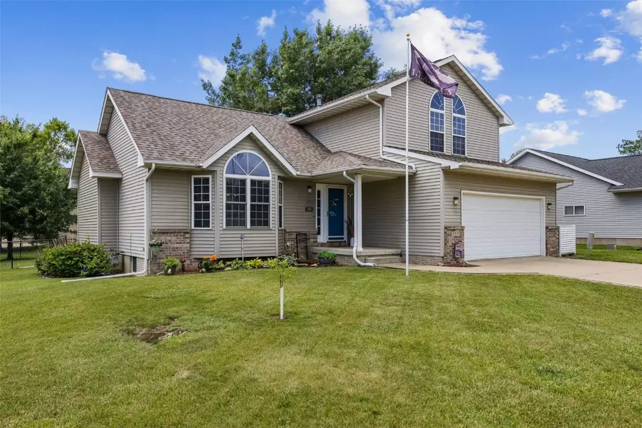 335 W 34th AVE, Marion, IA 52302