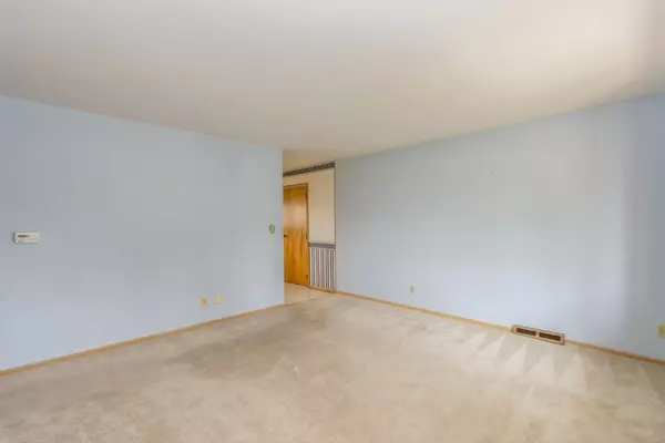 Cedar Rapids, IA 52401,5660 Briarwood ST SW