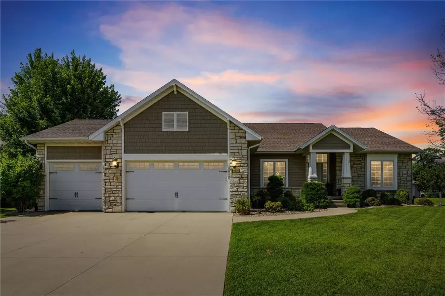 5512 Black Oak DR NE, Cedar Rapids, IA 52411