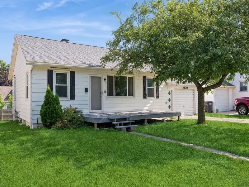 2100 10th AVE, Marion, IA 52302