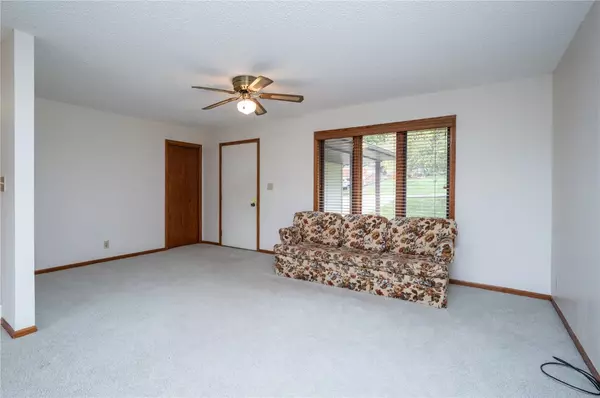 Solon, IA 52333,109 Oreole NE