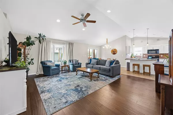 North Liberty, IA 52317,960 Fox Valley