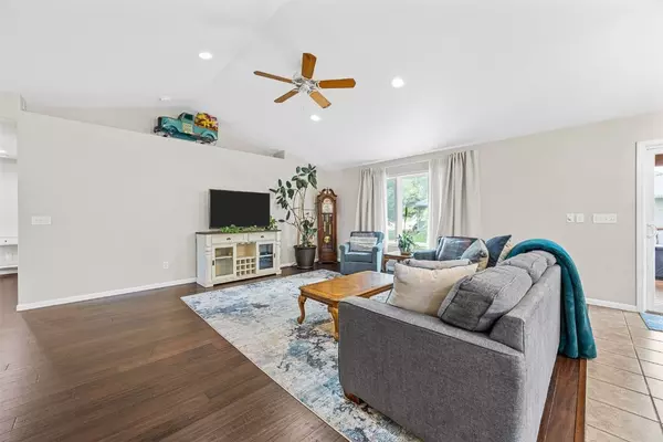 North Liberty, IA 52317,960 Fox Valley