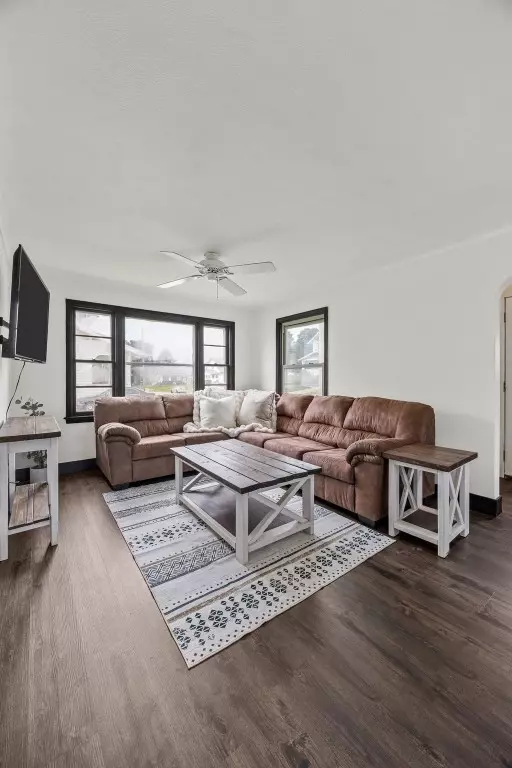 Urbana, IA 52345,201 South ST