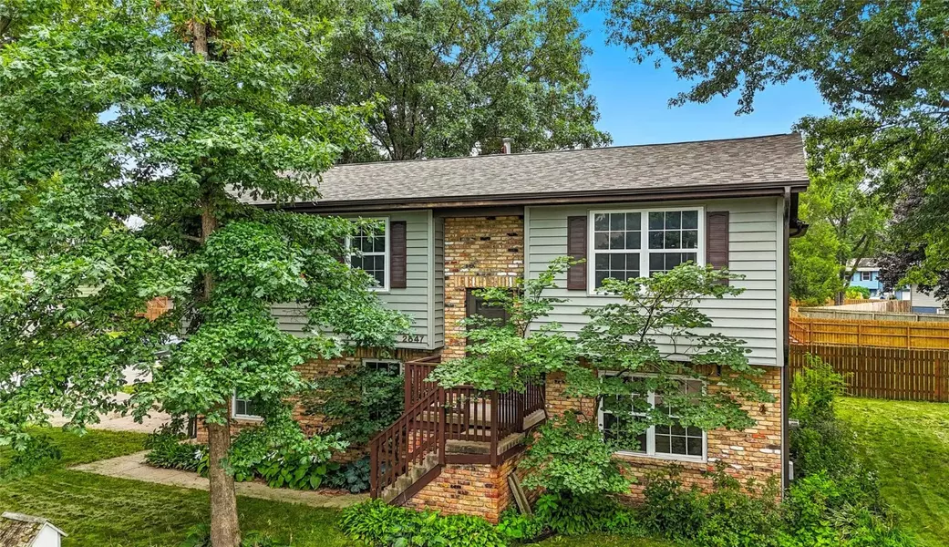 2847 Sterling DR, Iowa City, IA 52240