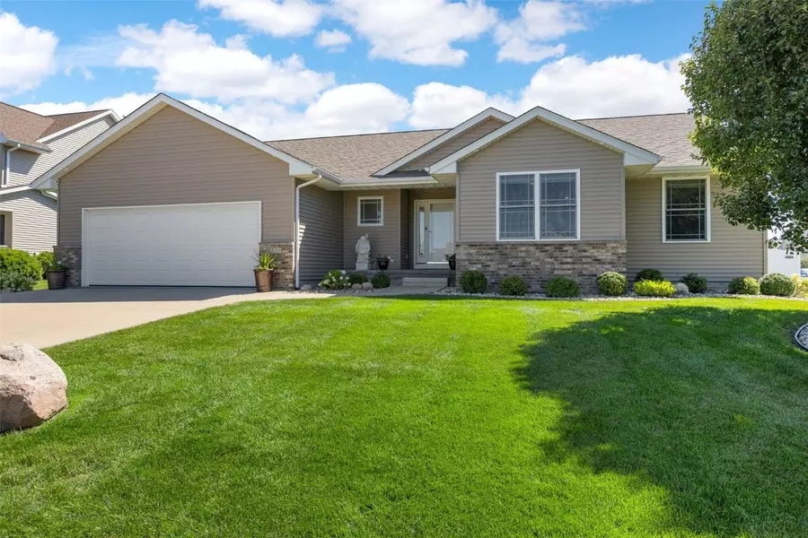 115 N 18th AVE, Hiawatha, IA 52233