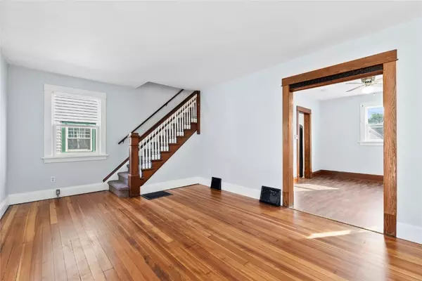 915 8th St SW, Cedar Rapids, IA 52404