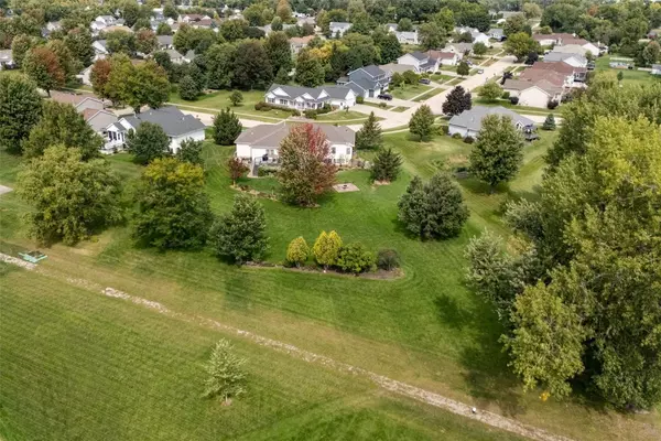 Robins, IA 52328,495 Woodview AVE