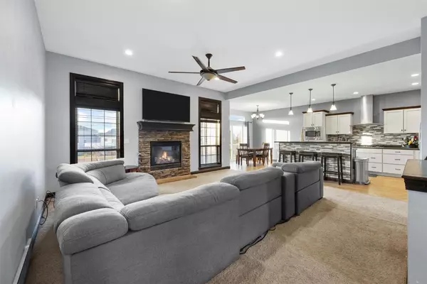 Cedar Rapids, IA 52405,916 Blue Stone ST NW