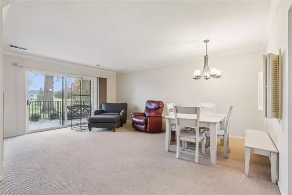 Cedar Rapids, IA 52403,100 Thompson Dr SE #116