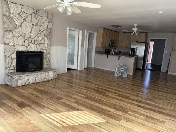 Kanab, UT 84741,176 S 100 East