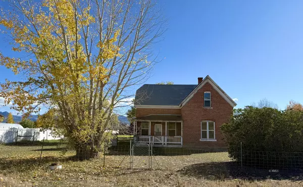 Panguitch, UT 84759,281 S 300 #E