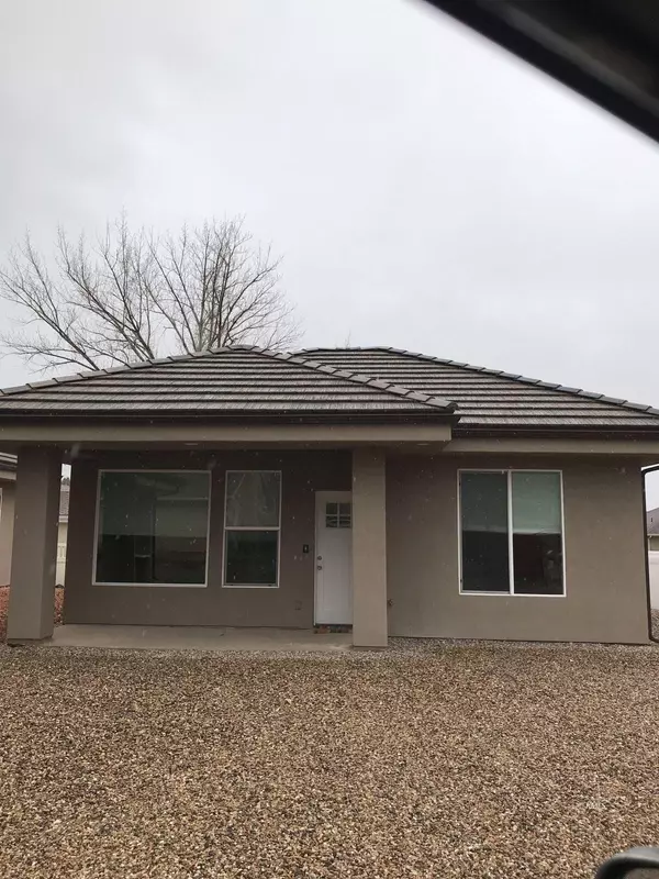 Kanab, UT 84741,598 E Hillside Dr #B