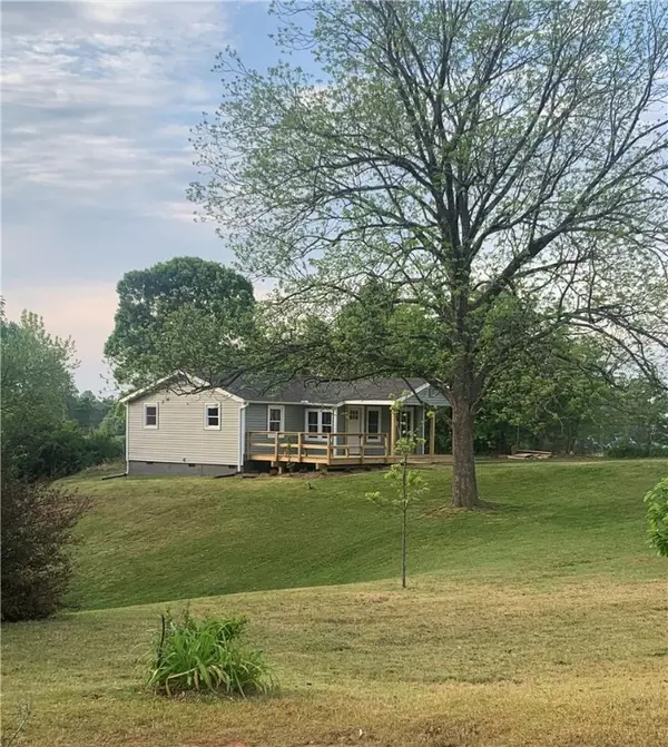 910 White Cut RD, Walhalla, SC 29691