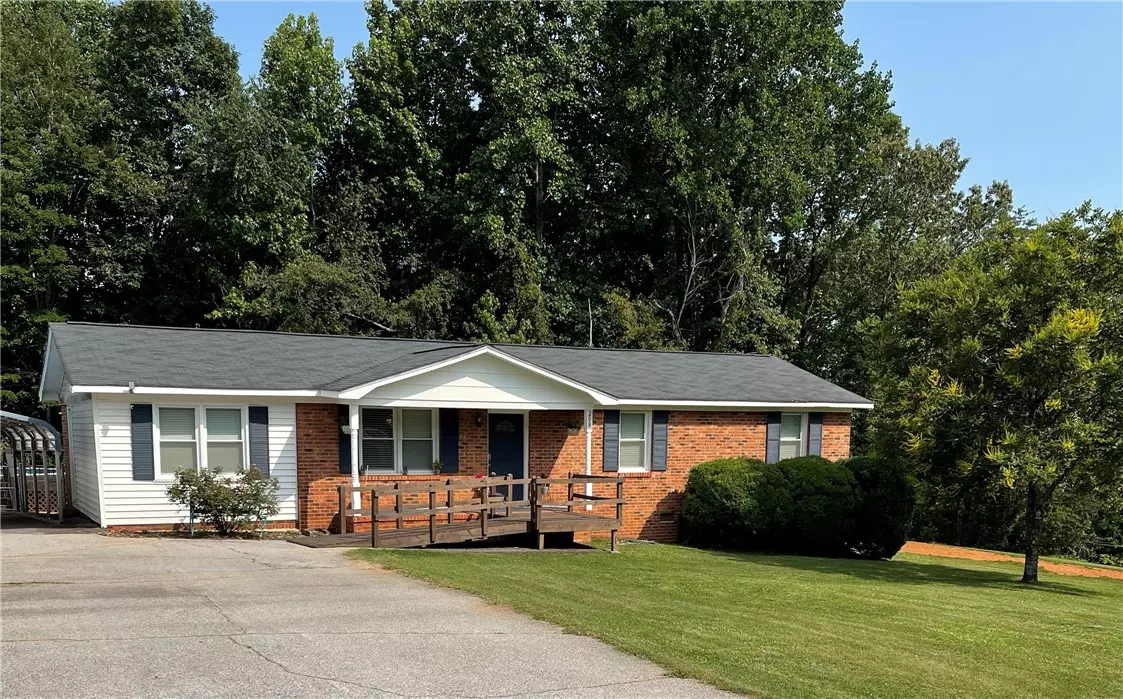 Marietta, SC 29661,208 S Forest CIR