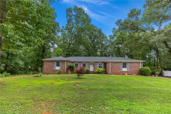 204 Sourwood DR, Seneca, SC 29678