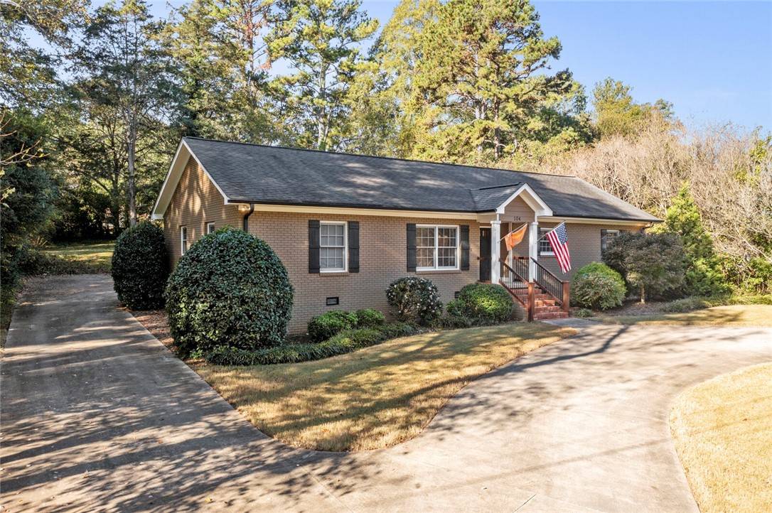 Clemson, SC 29631,104 Allee ST