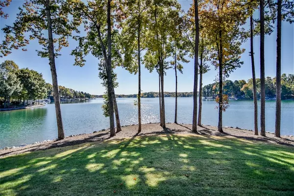 Seneca, SC 29672,214 Shoreline DR