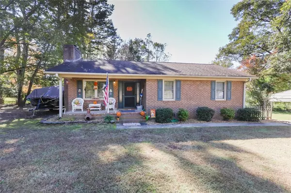105 McJunkin RD, Central, SC 29630