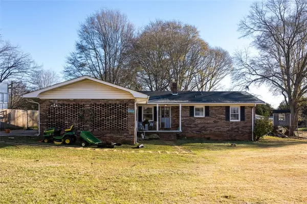 1108 Briarwood DR, Seneca, SC 29672